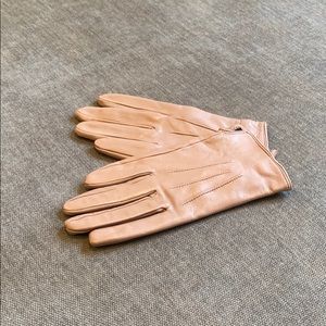 Faux leather dusty rose color wrist length gloves